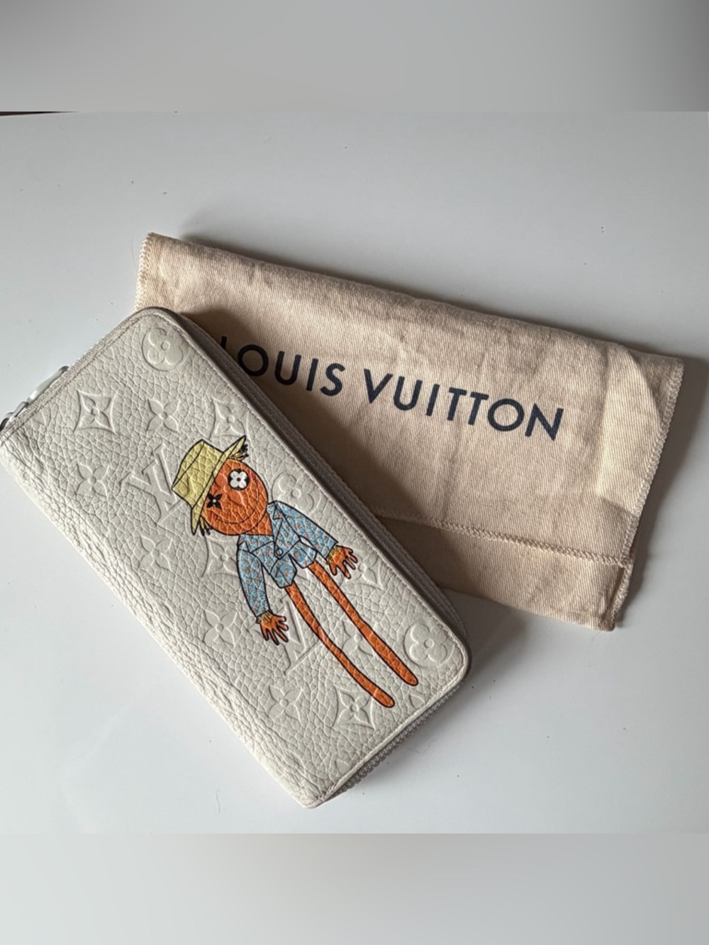 Louis Vuitton LV Friends Zippy Vertical Wallet White Taurillon Runway Unisex - Picture 15 of 15